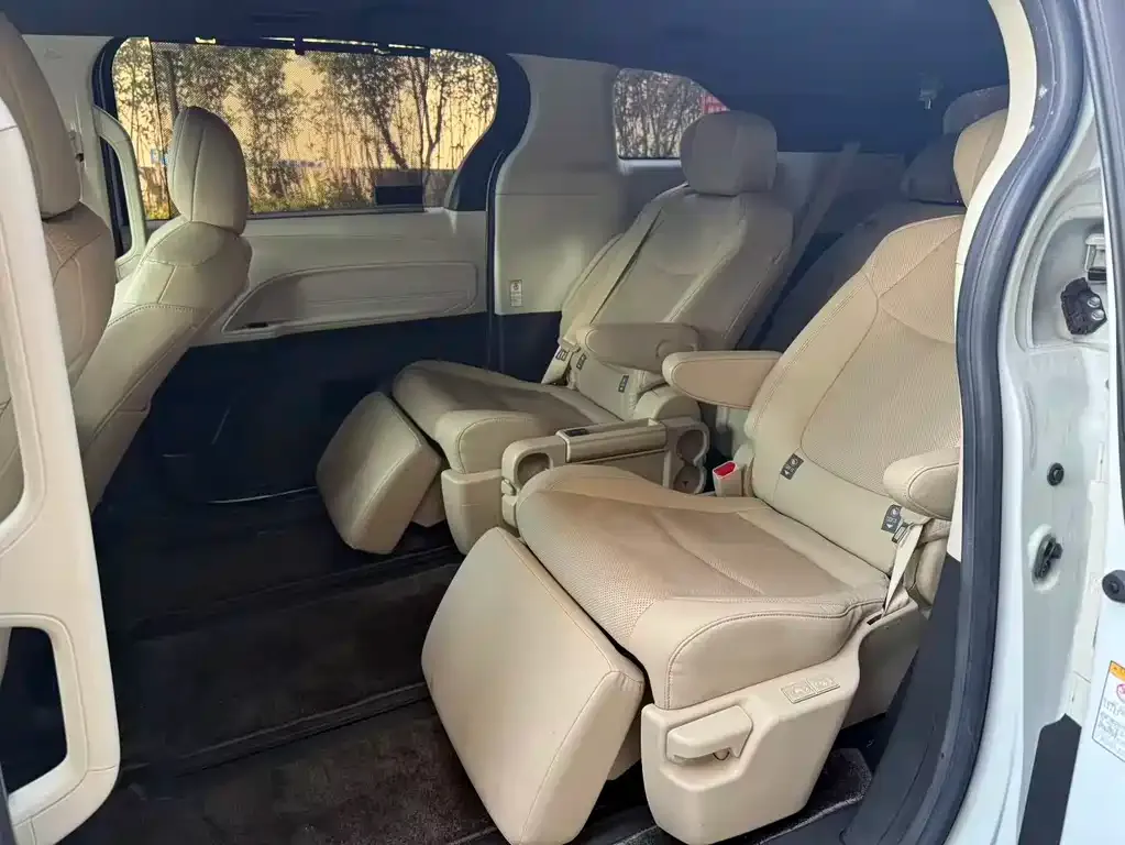 Toyota Sienna 2022 из CN, фото 3