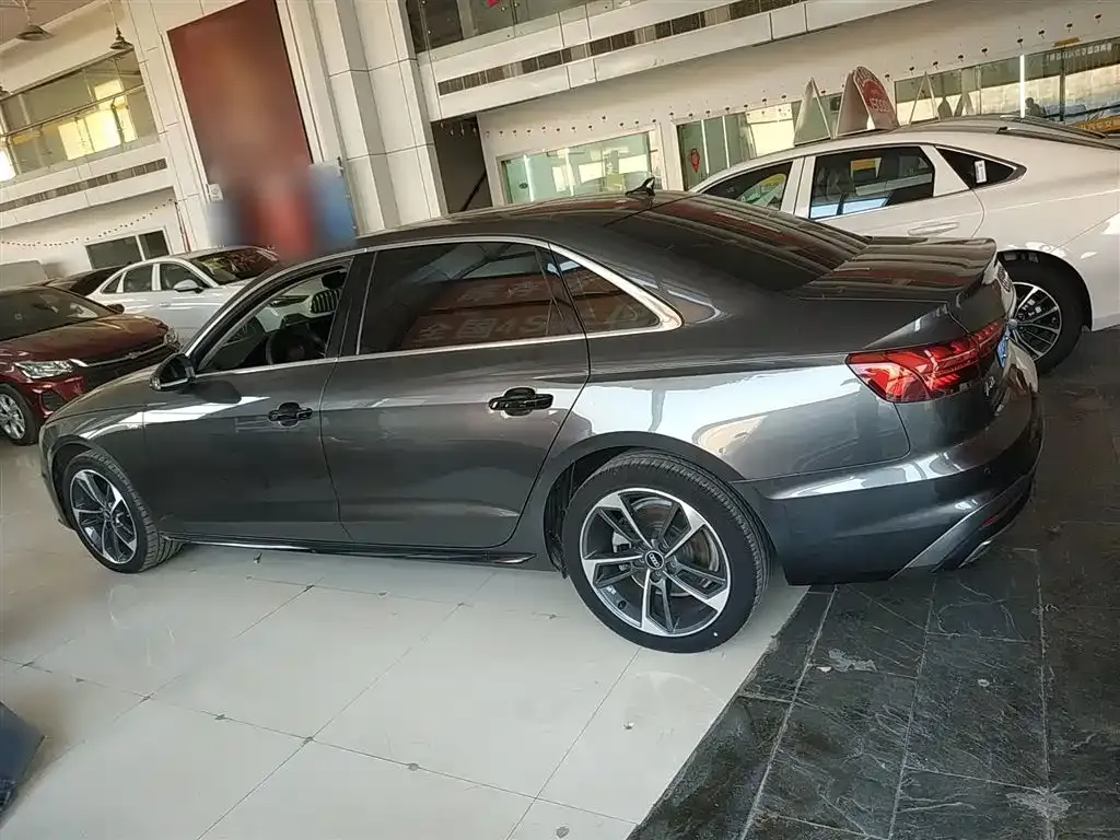 Audi A4L 2022 из CN, фото 5