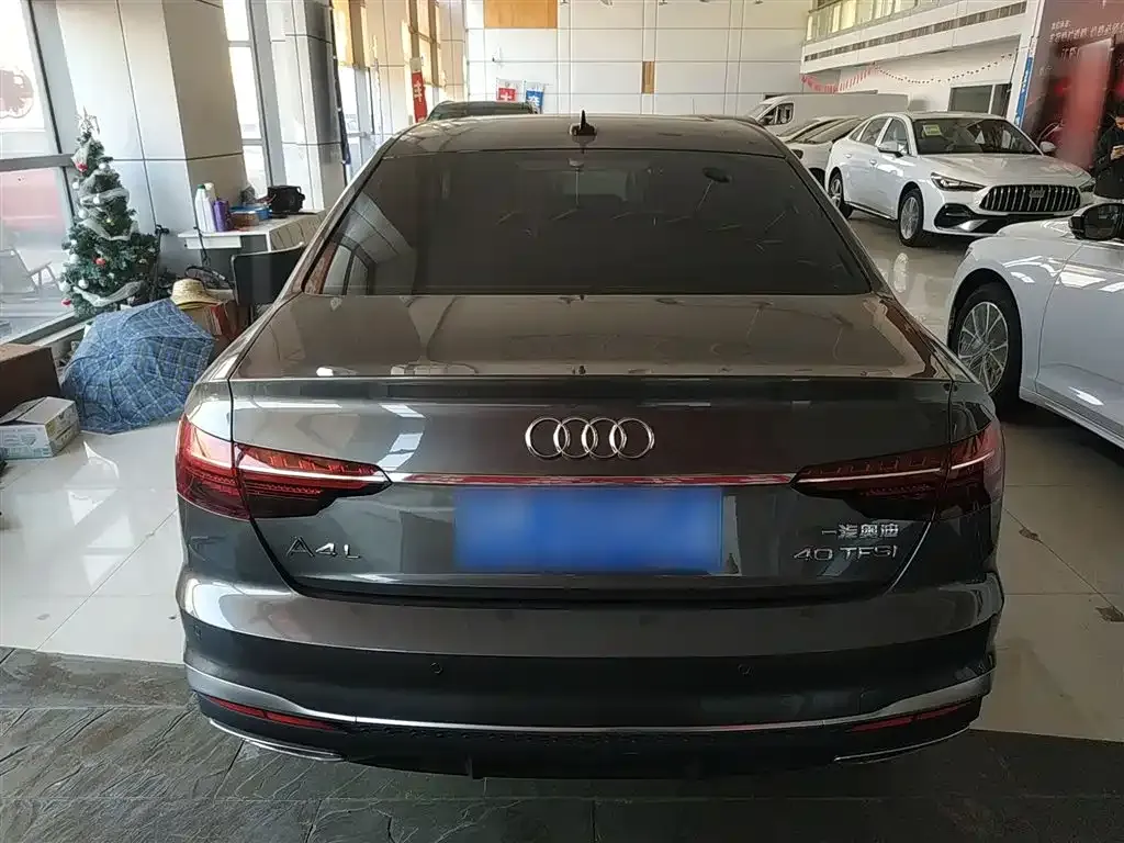 Audi A4L 2022 из CN, фото 6