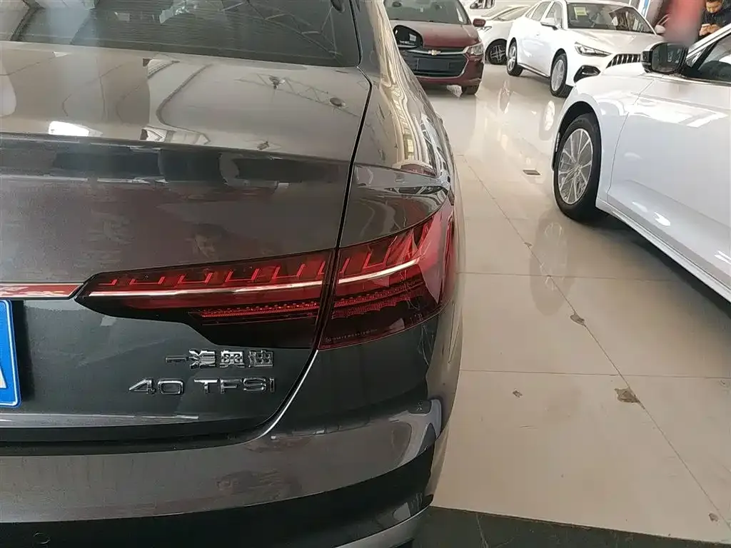 Audi A4L 2022 из CN, фото 8