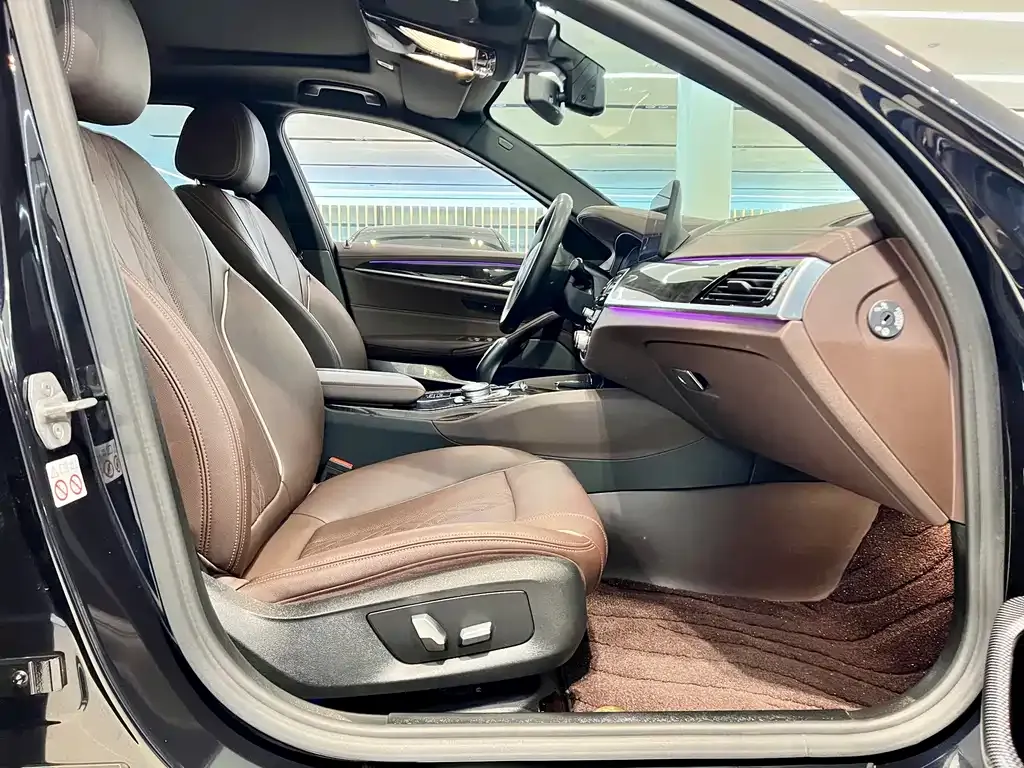 BMW 5 Series 2022 из CN, фото 8