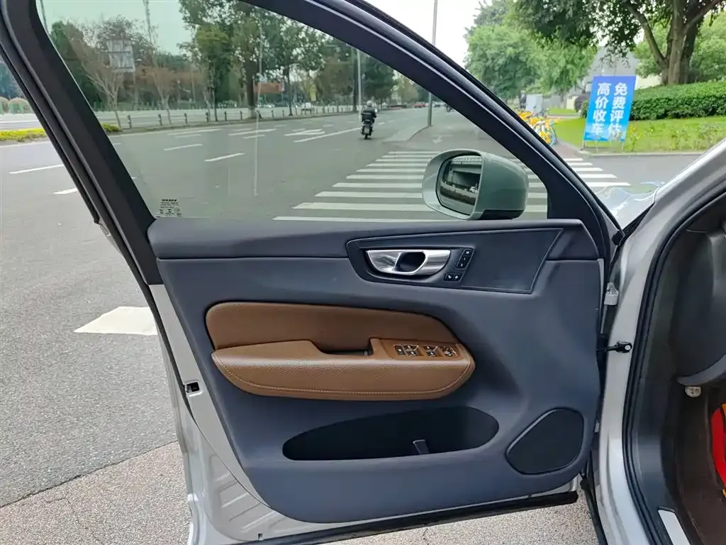 Volvo XC60 2022 из CN, фото 6