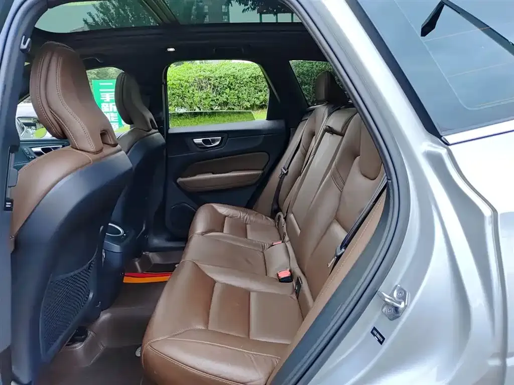 Volvo XC60 2022 из CN, фото 8