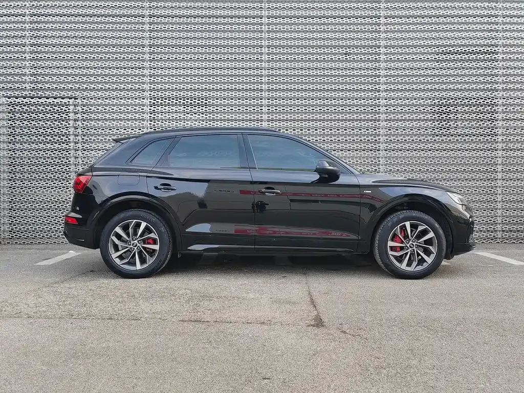 Audi Q5L — фото 5