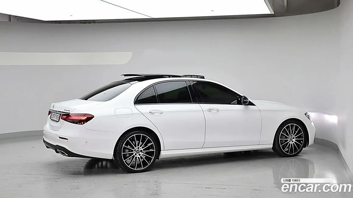 Mercedes-Benz E-Class — фото 4