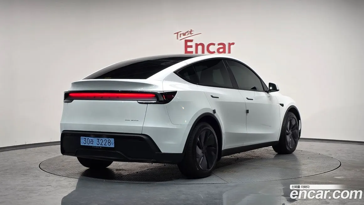 Tesla Model Y — фото 2