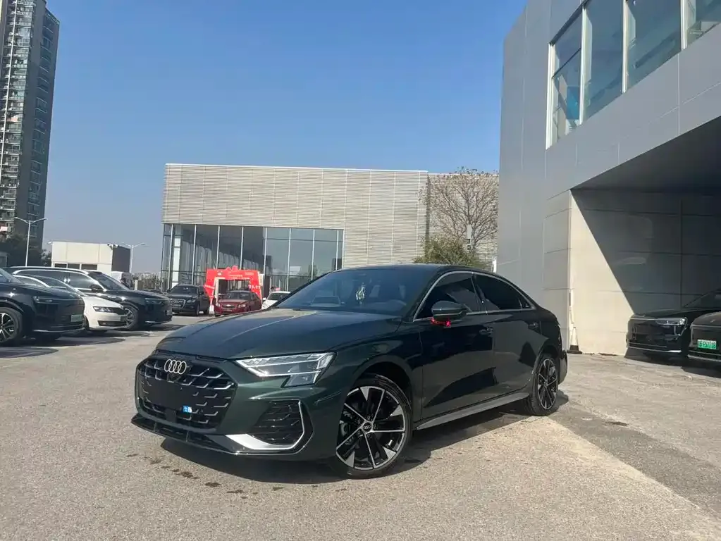 Audi A3 — фото 1