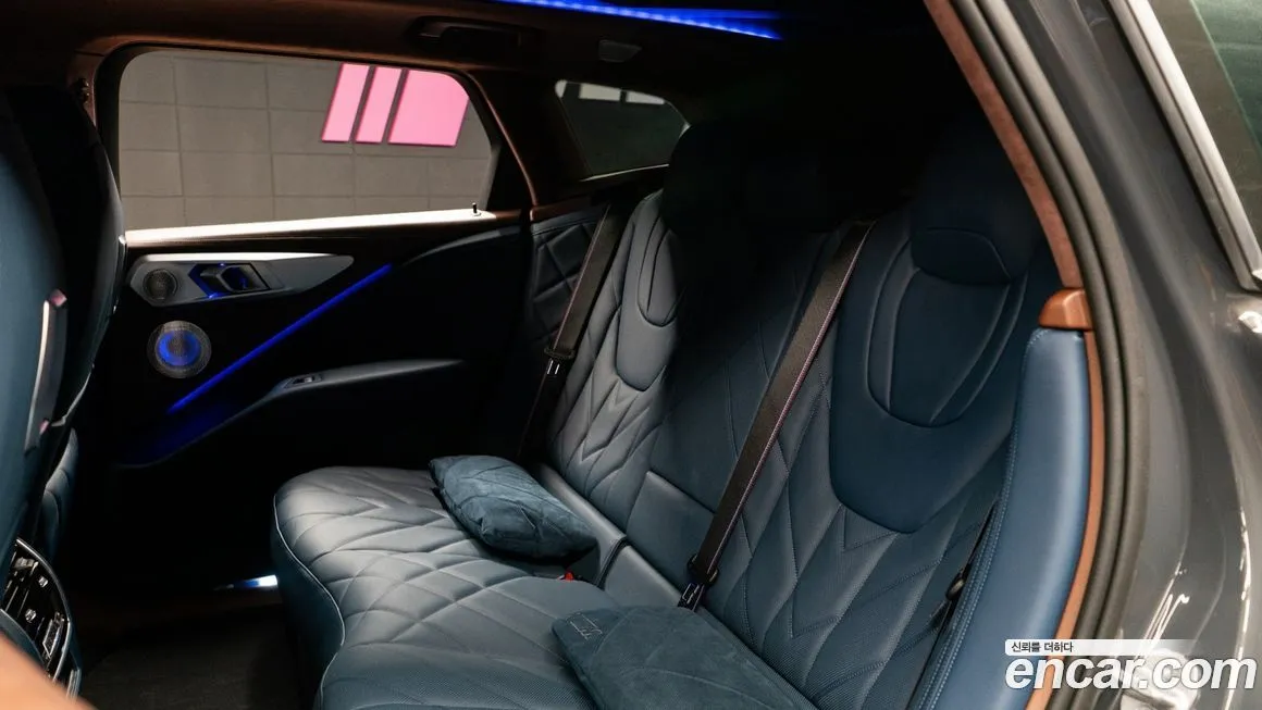 BMW XM — фото 8