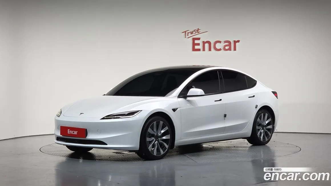 Tesla Model 3 — фото 1