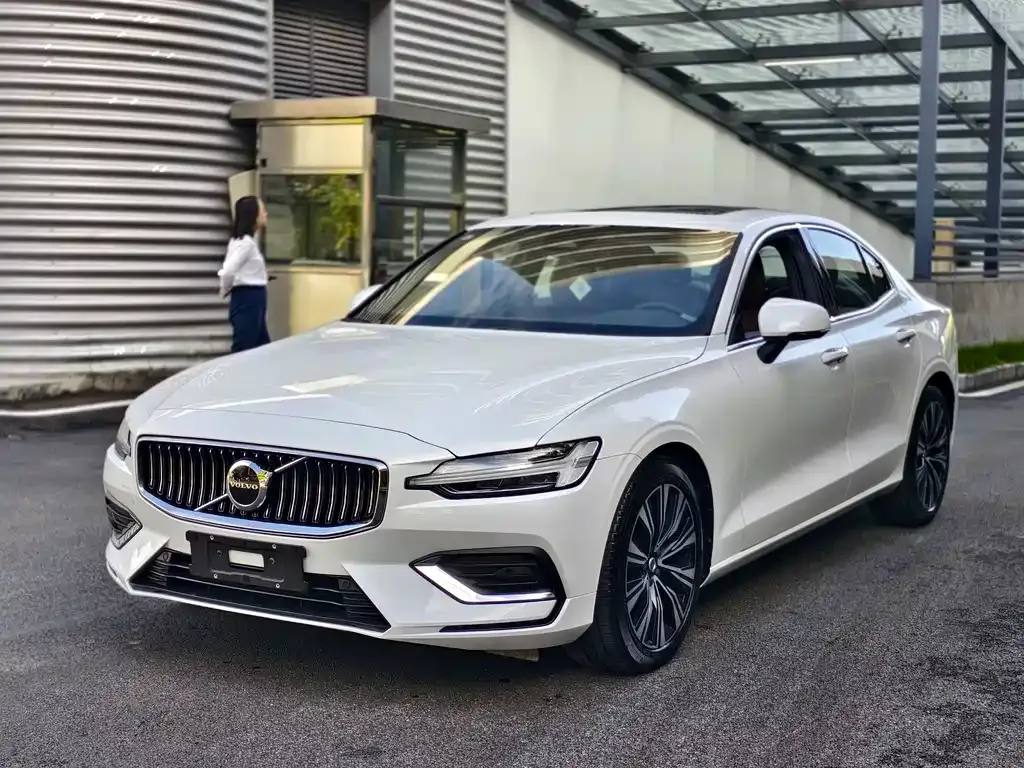 Volvo S60 2024 из CN, фото 1