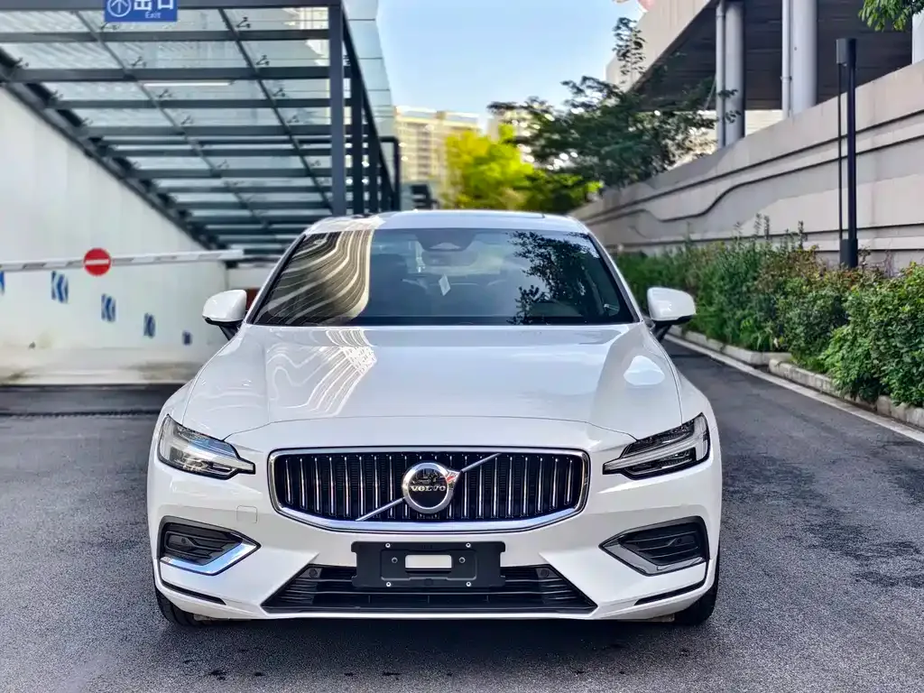 Volvo S60 2024 из CN, фото 2
