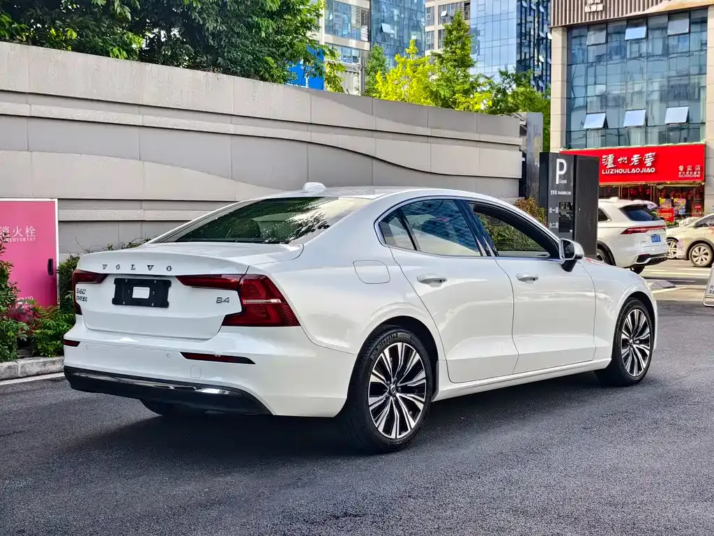 Volvo S60 2024 из CN, фото 5