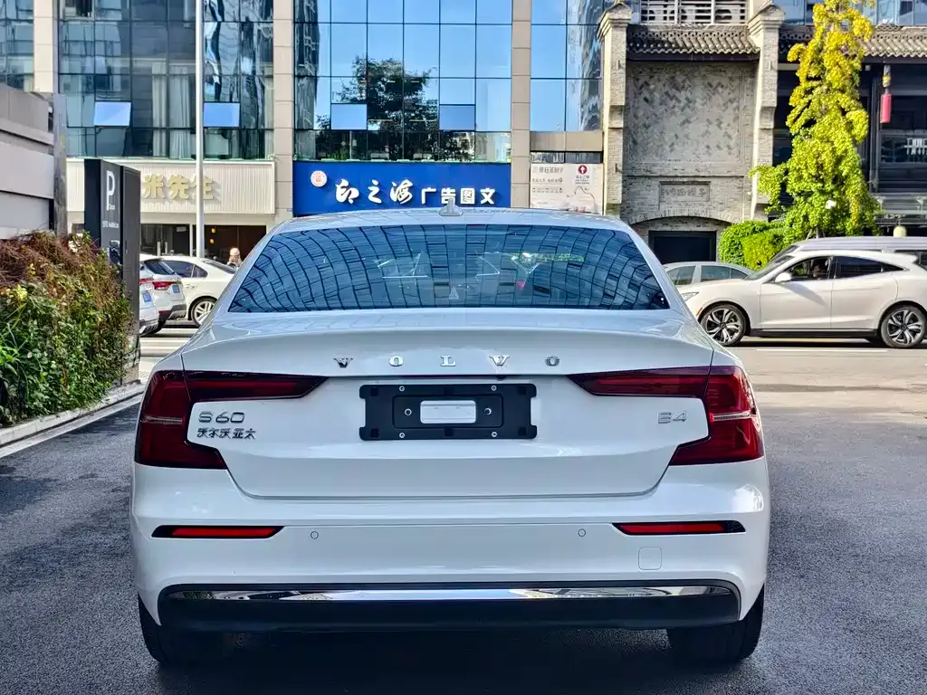 Volvo S60 2024 из CN, фото 6