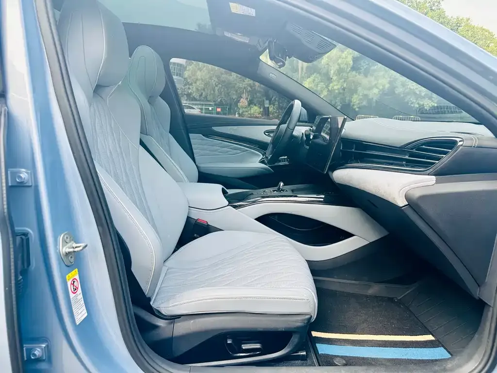 BYD Seal — фото 10