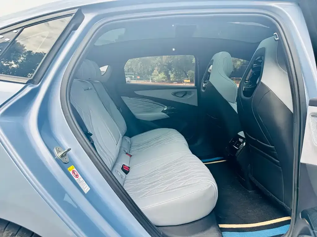 BYD Seal — фото 9
