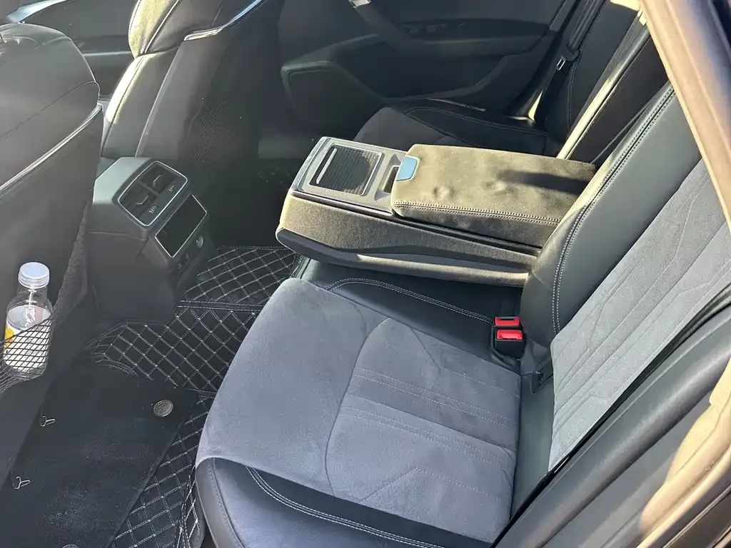 Audi A6L 2023 из CN, фото 8