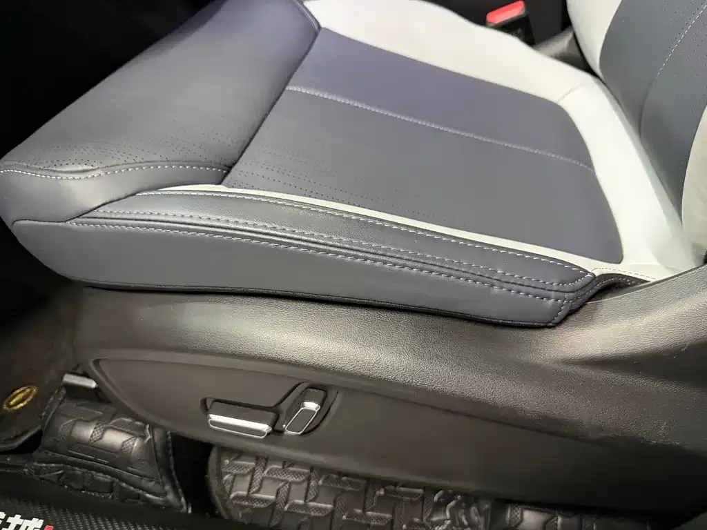 Geely Boyue L 2025 из CN, фото 4