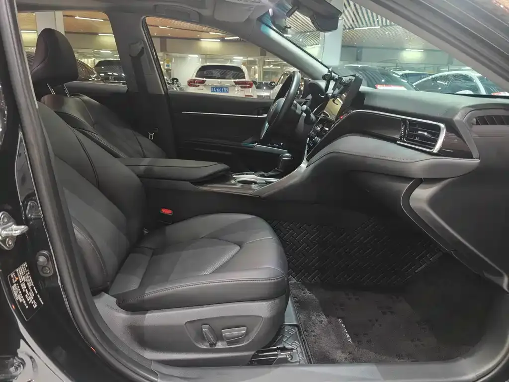 Toyota Camry 2023 из CN, фото 10