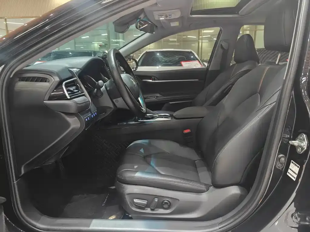 Toyota Camry 2023 из CN, фото 4