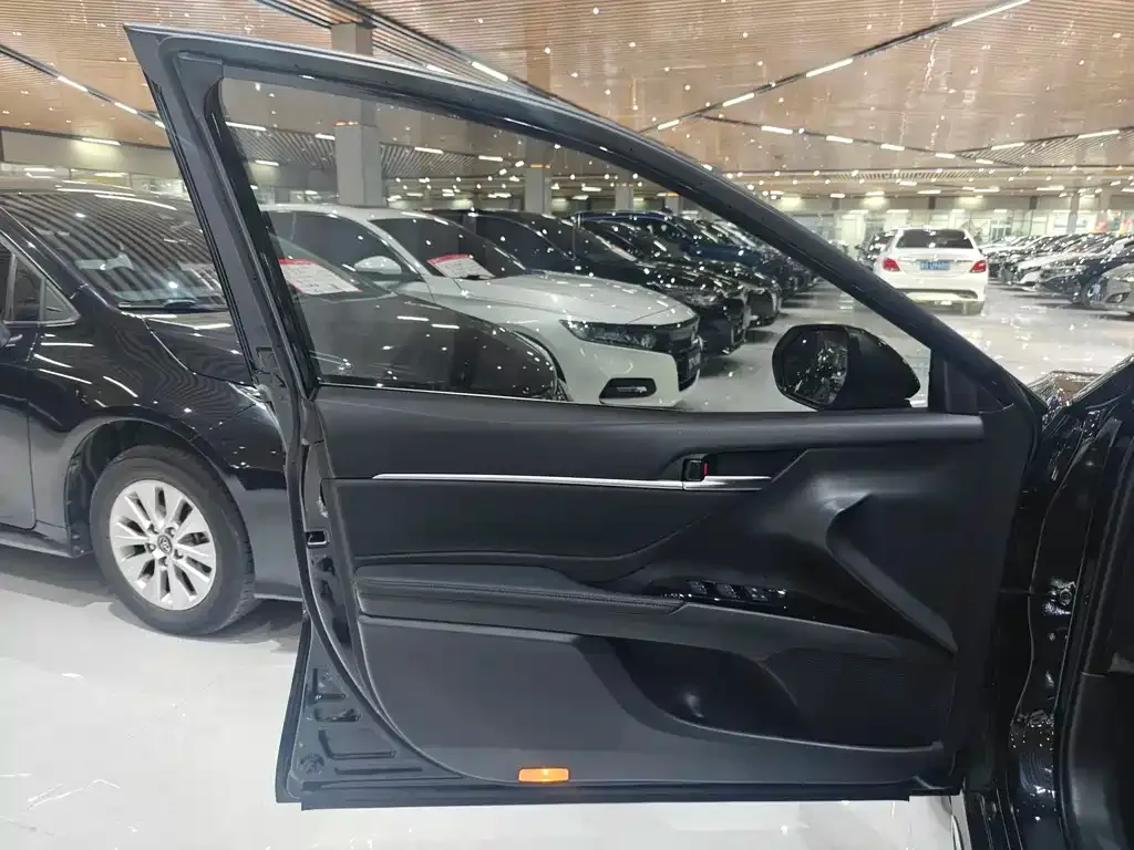 Toyota Camry 2023 из CN, фото 5
