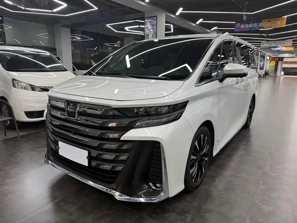Toyota Vellfire 2023 из CN, фото 1