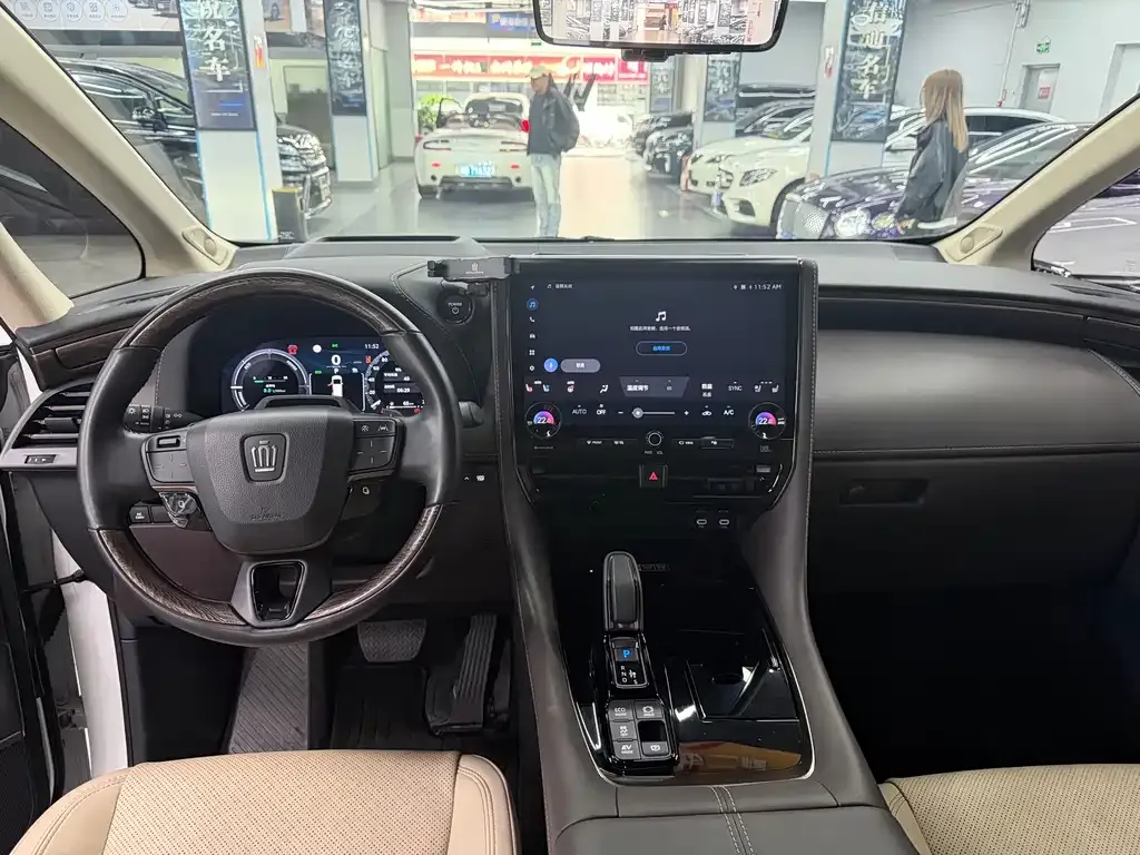 Toyota Vellfire 2023 из CN, фото 8