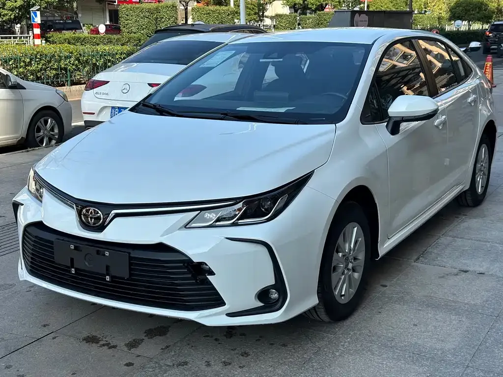 Toyota Corolla 2025 из CN, фото 1