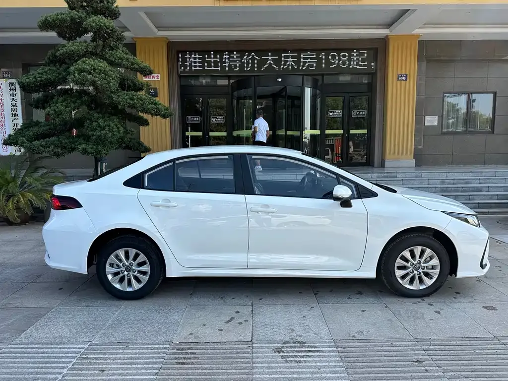 Toyota Corolla 2025 из CN, фото 3