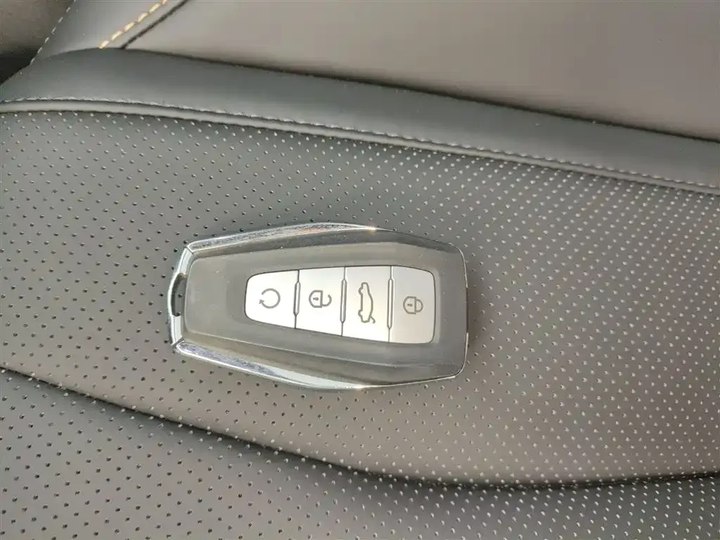 Geely Xingyue L 2024 из CN, фото 9