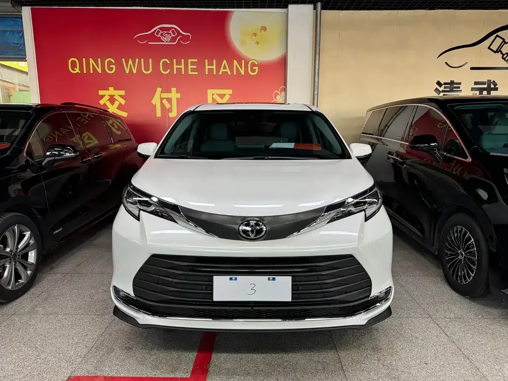 Toyota Sienna — фото 2