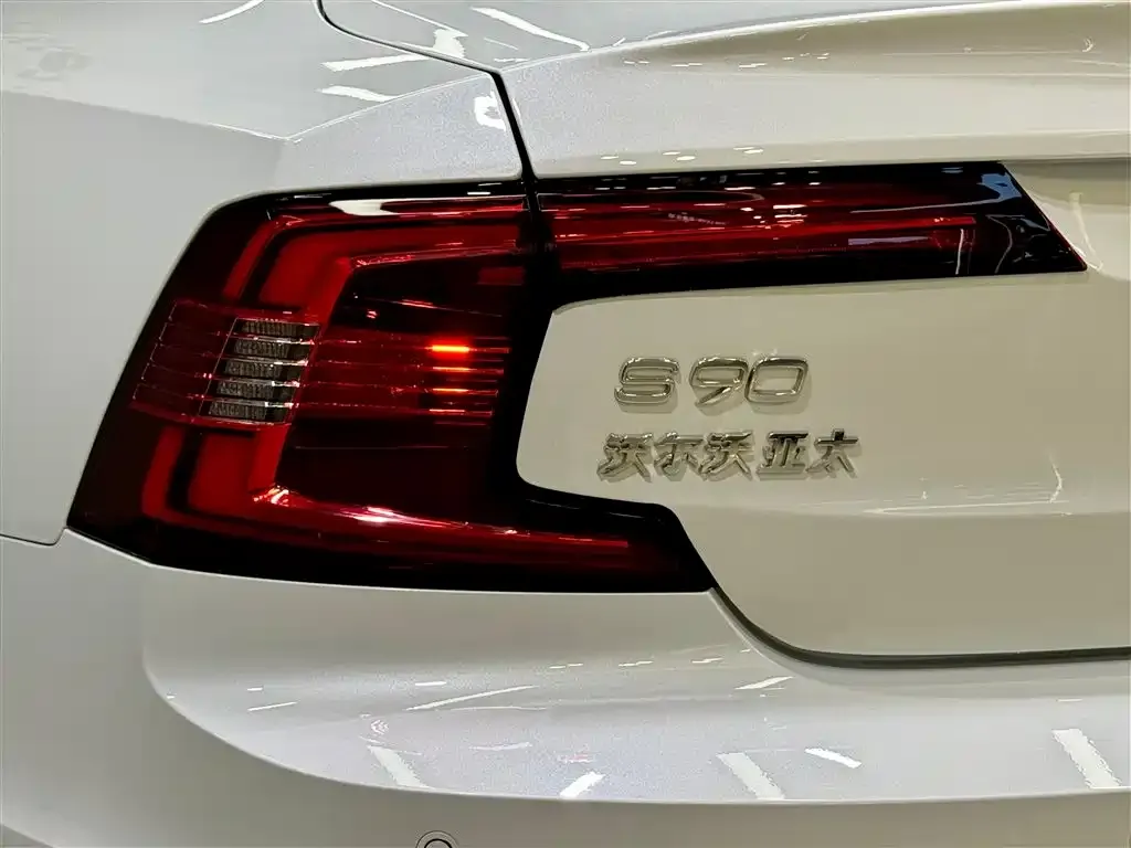 Volvo S90 2024 из CN, фото 9