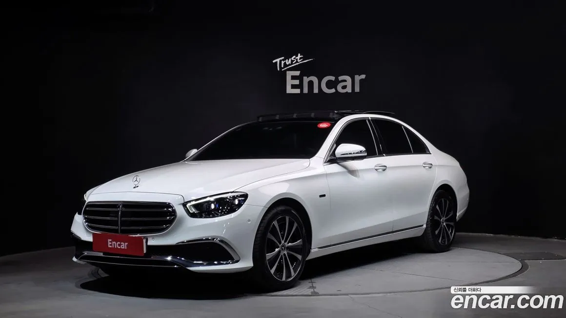 Mercedes-Benz E-Class — фото 1