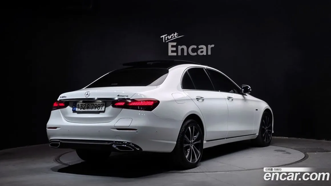 Mercedes-Benz E-Class — фото 2