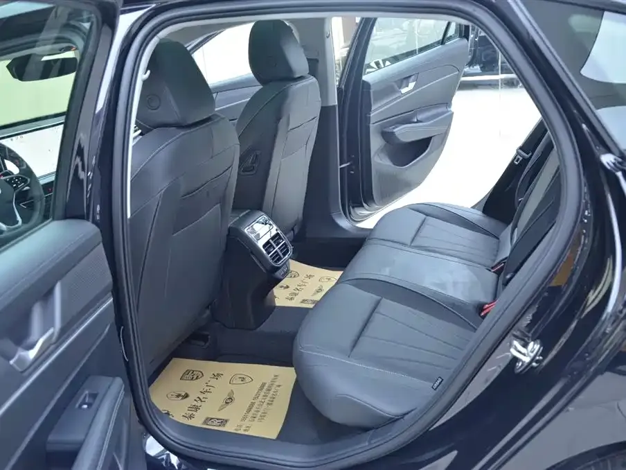 Volkswagen Passat 2025 из CN, фото 5