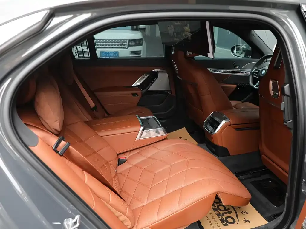 BMW 7 Series 2024 из CN, фото 7