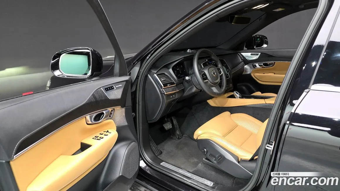 Volvo XC90 — фото 10