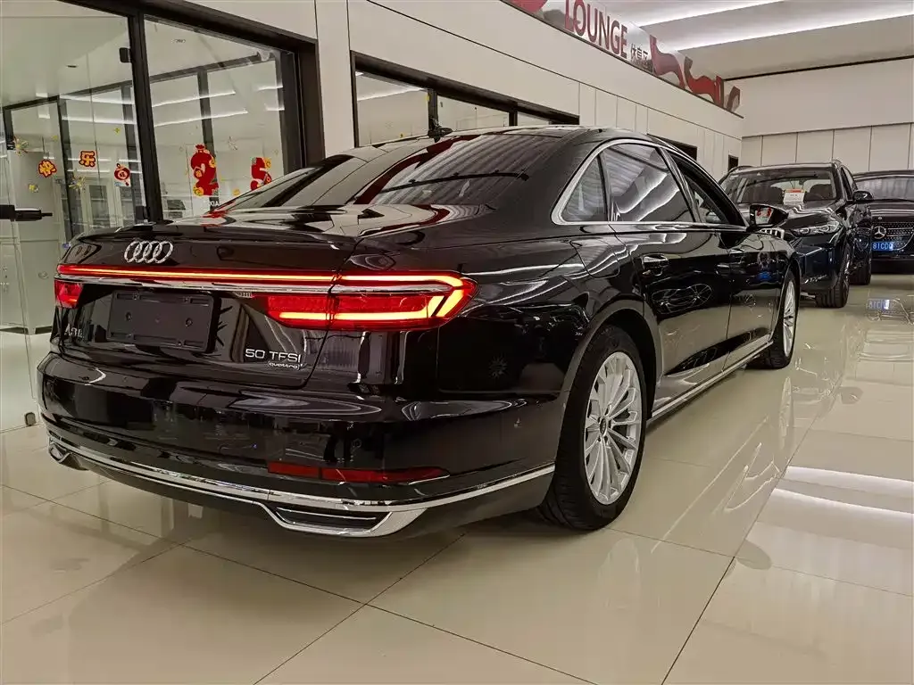 Audi A8 2022 из CN, фото 4