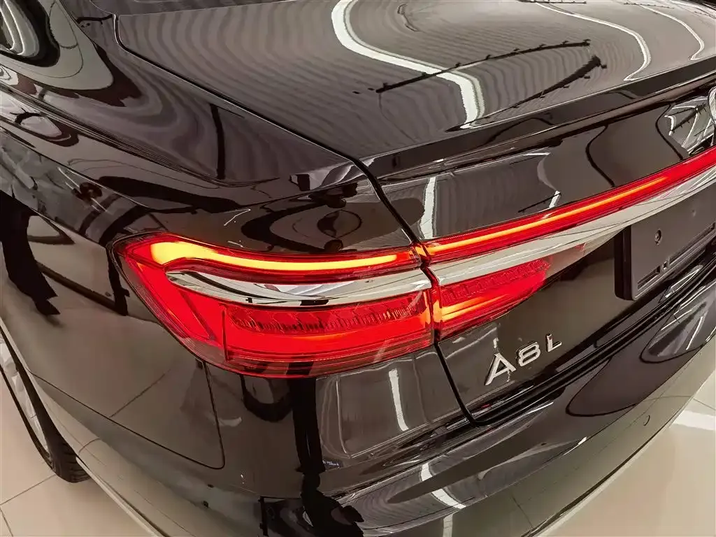 Audi A8 2022 из CN, фото 6