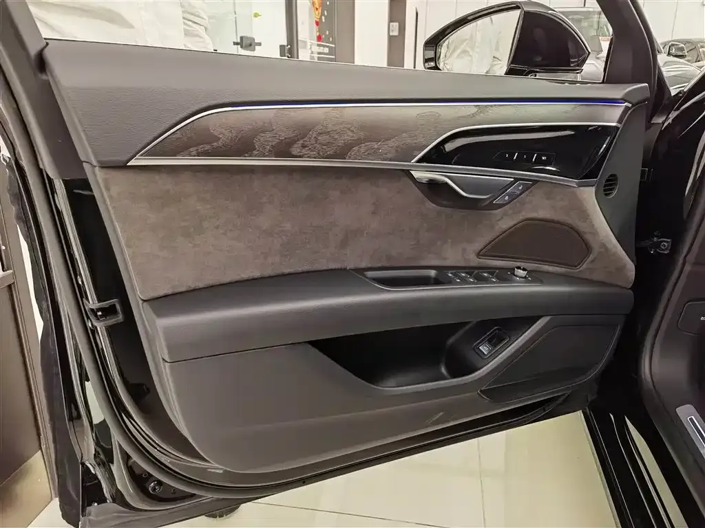 Audi A8 2022 из CN, фото 8