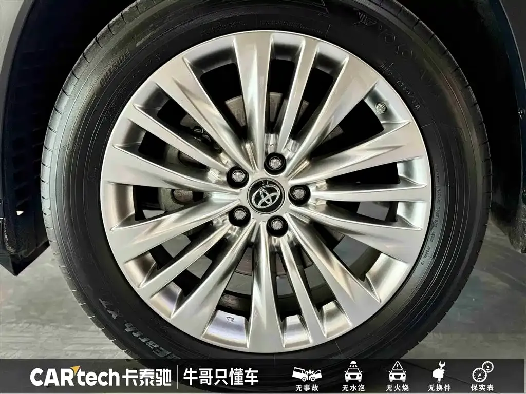Toyota Highlander — фото 10