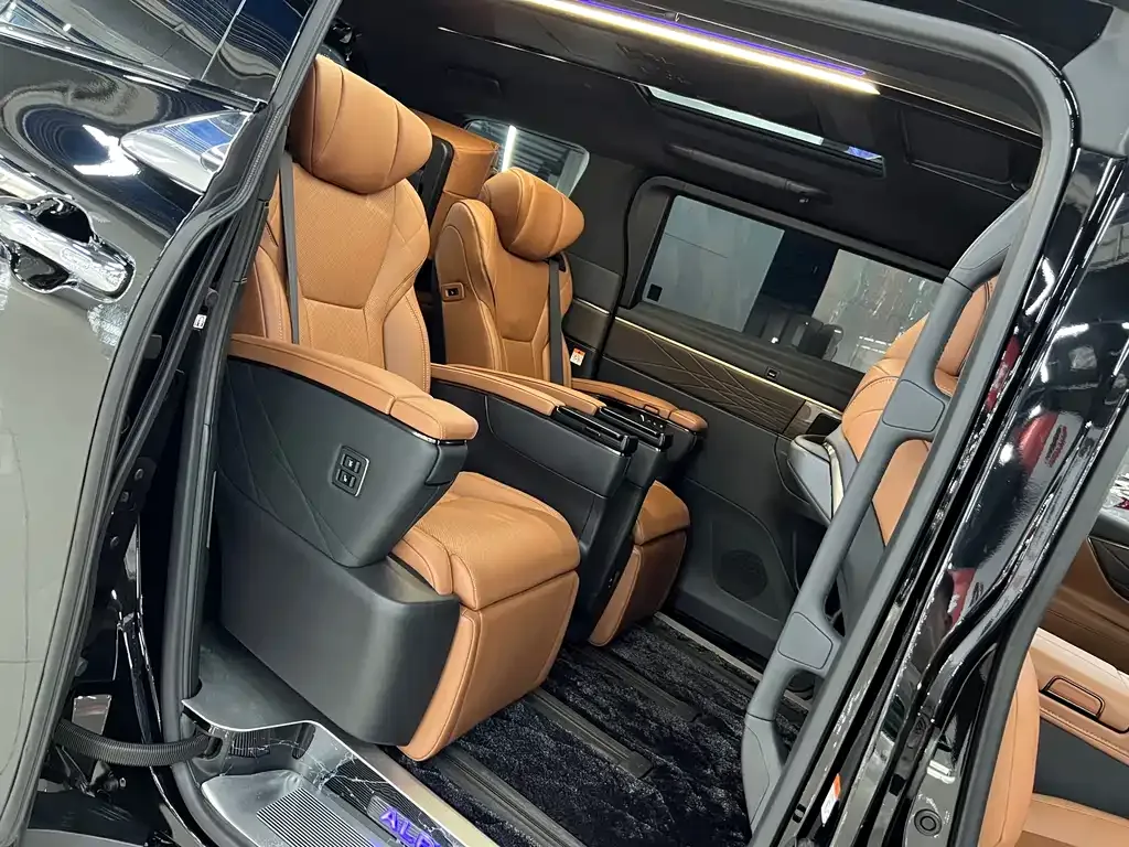 Toyota Alphard 2024 из CN, фото 9