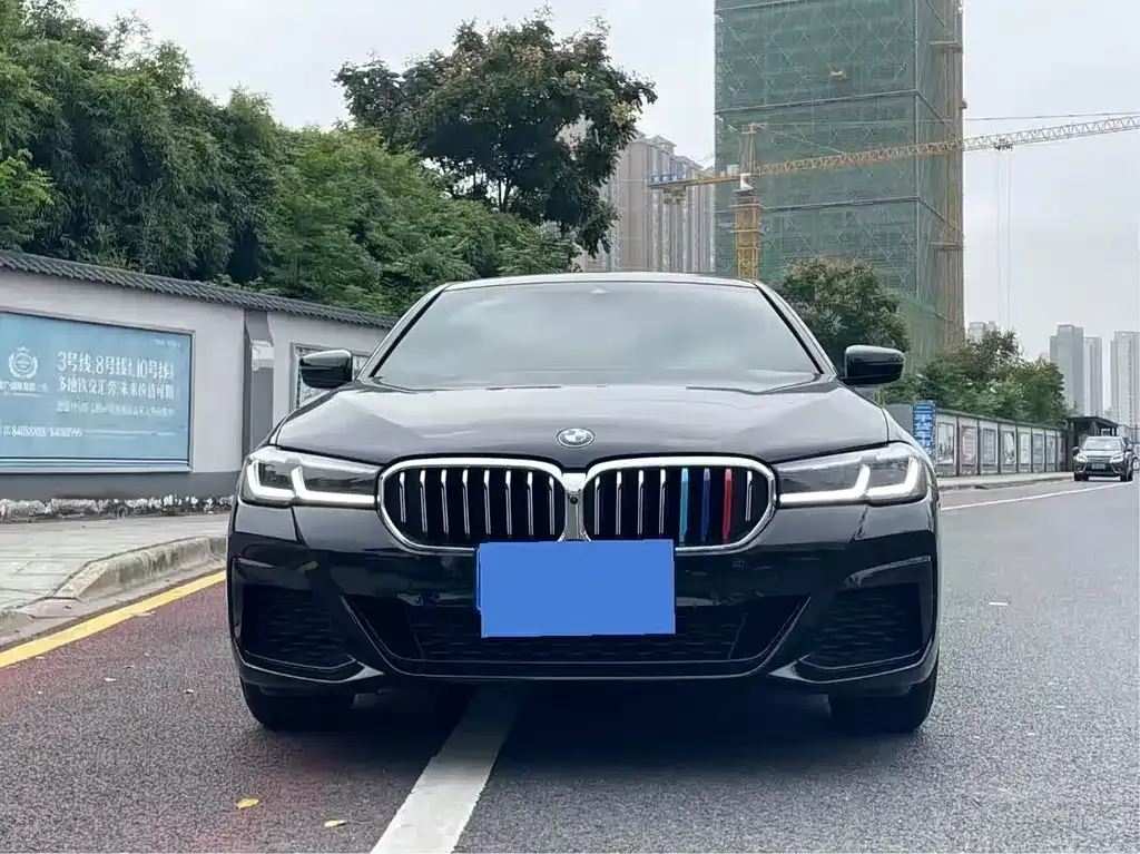 BMW 5 Series 2023 из CN, фото 2