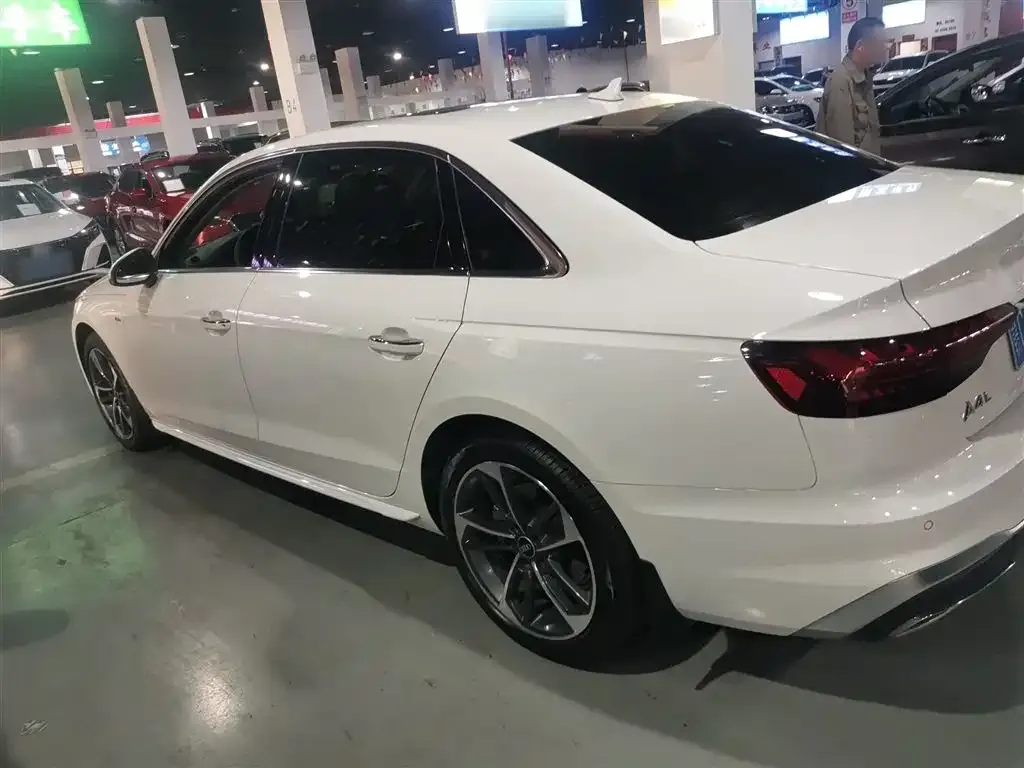 Audi A4L 2023 из CN, фото 5