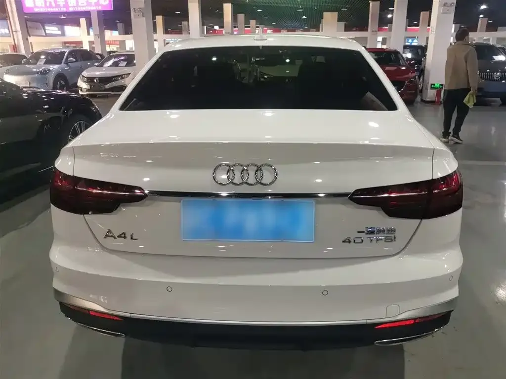 Audi A4L 2023 из CN, фото 6