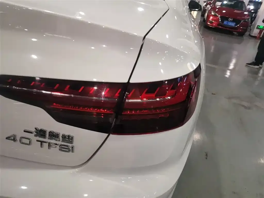 Audi A4L 2023 из CN, фото 8