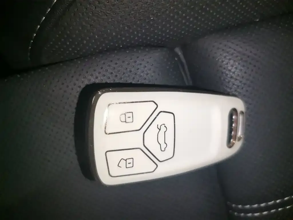 Audi A4L 2023 из CN, фото 9
