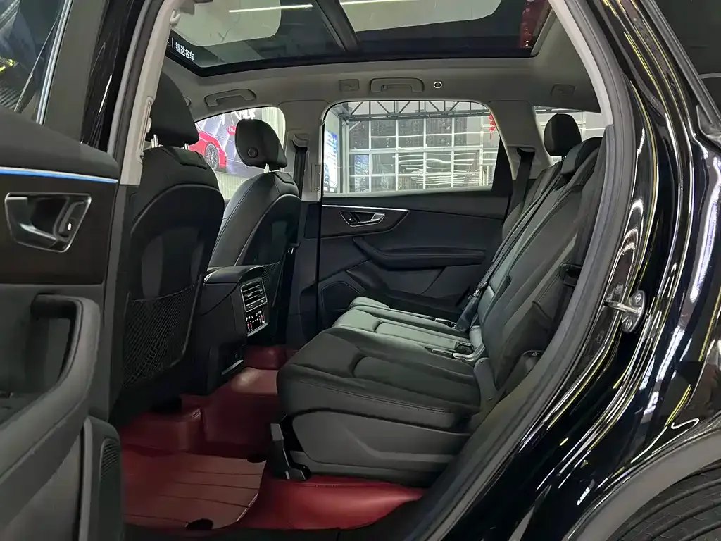 Audi Q7 2023 из CN, фото 6