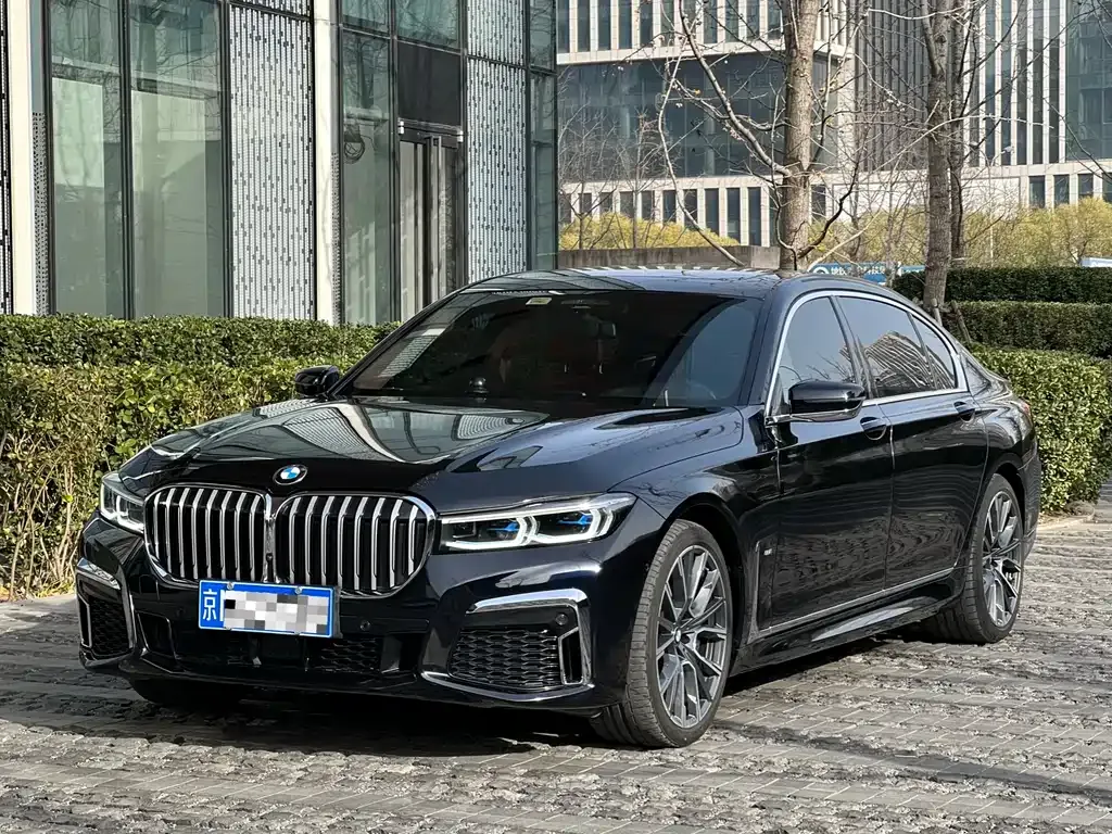 BMW 7 Series — фото 1
