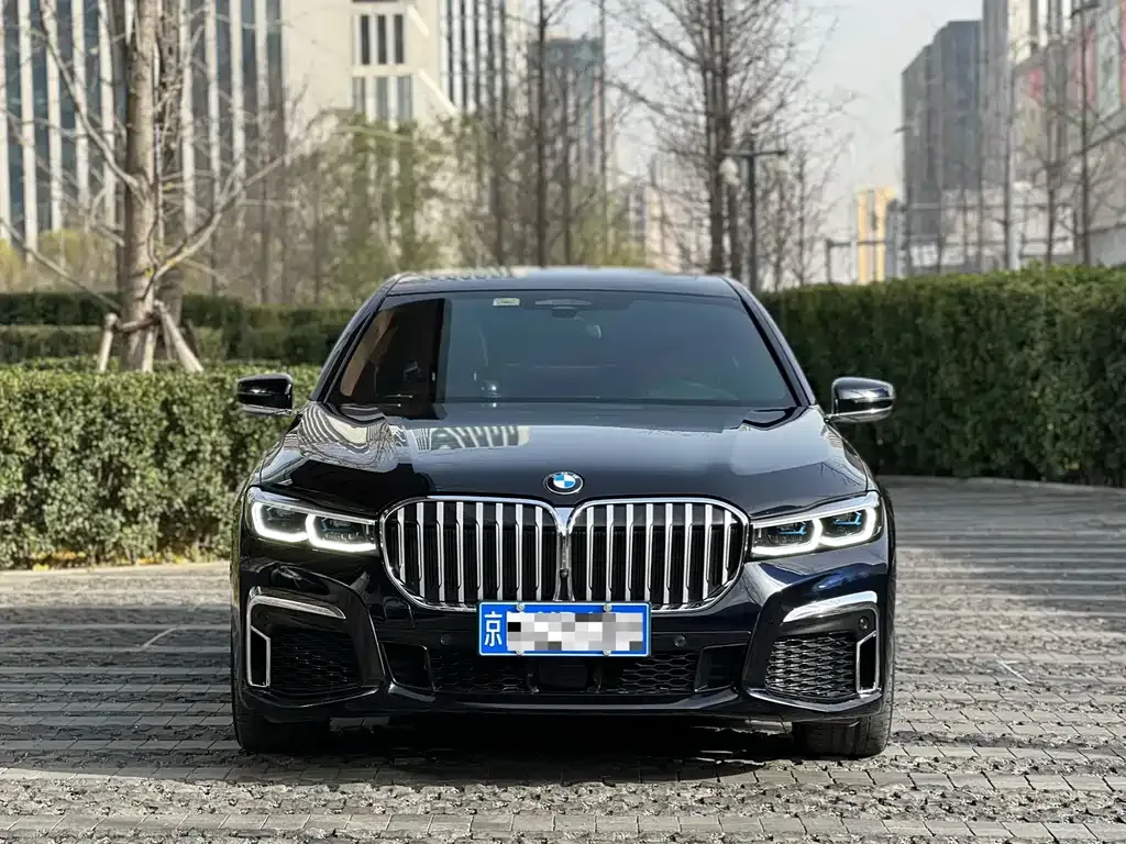 BMW 7 Series — фото 2