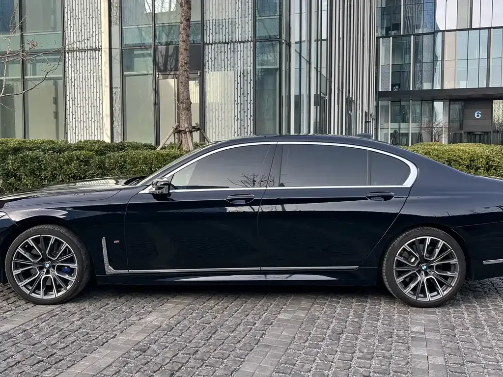 BMW 7 Series — фото 3